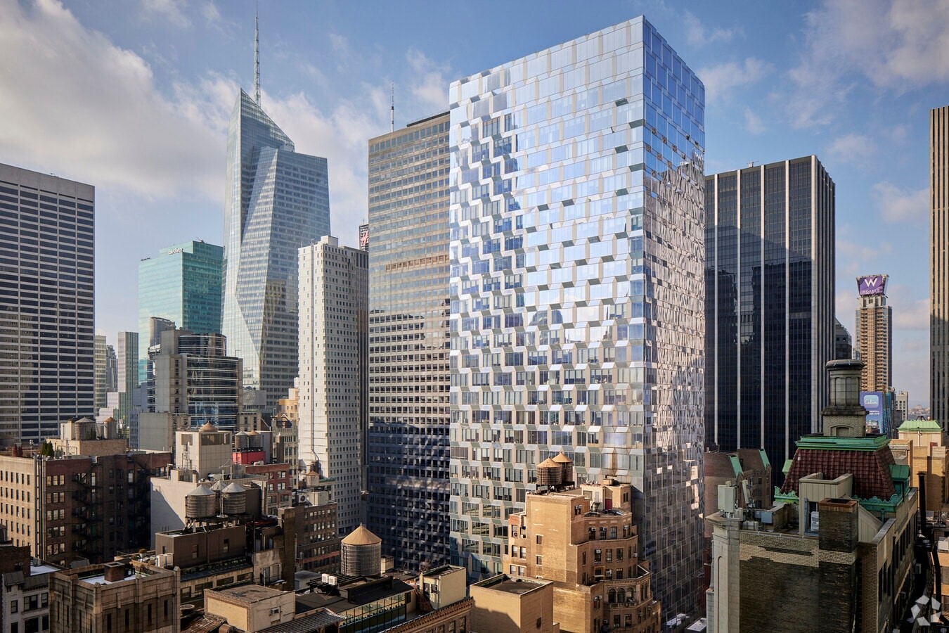 Modern New York City skyline featuring contemporary skyscrapers and office buildings in the Diamond District area